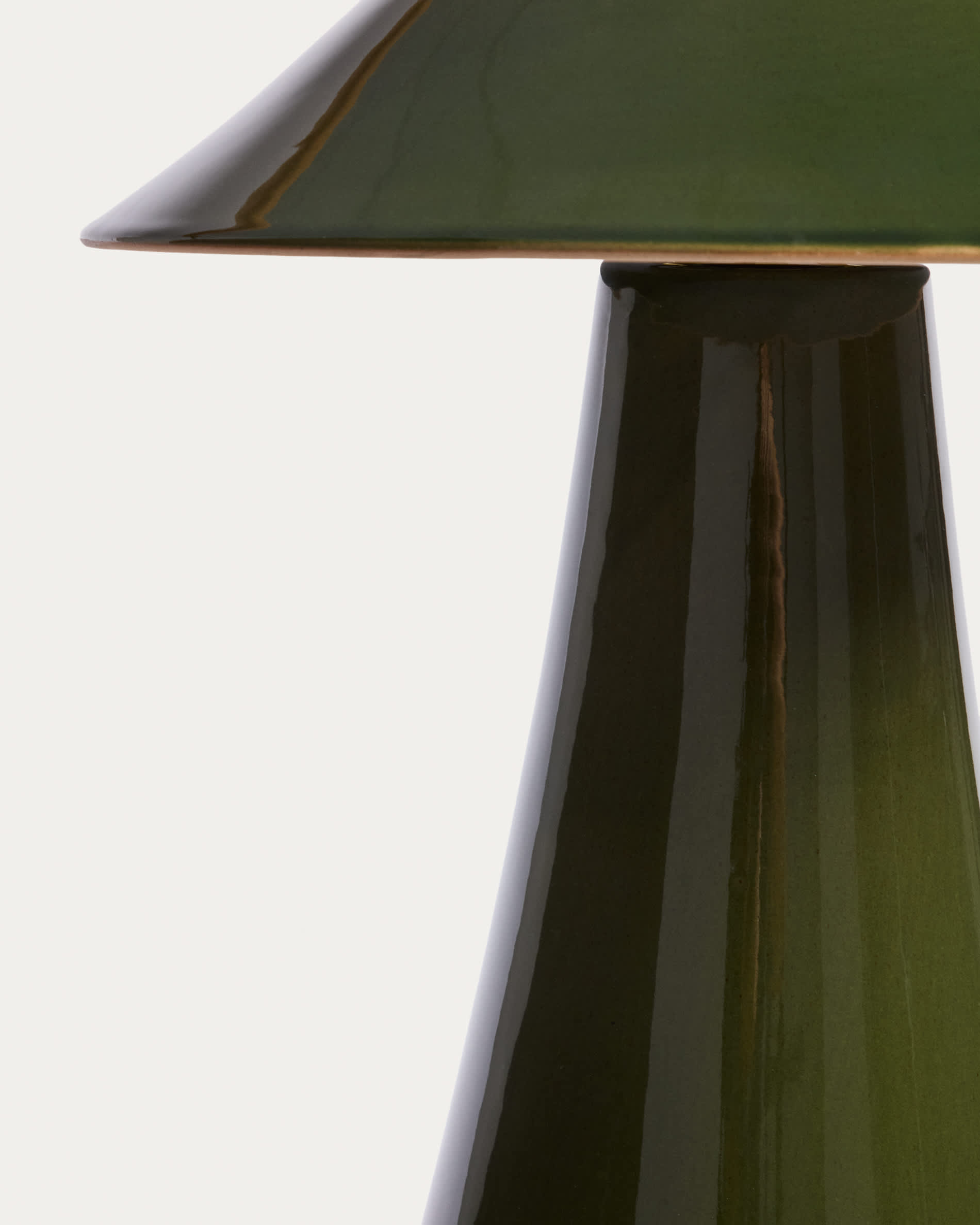 LA.CM.L00593KK19_004